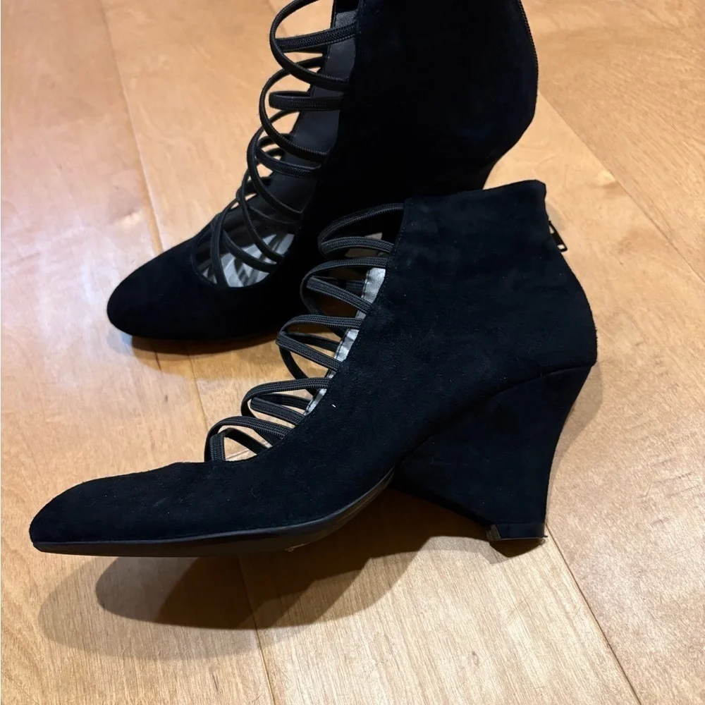 Crown Vintage black suede shoes booties wedge sz 8